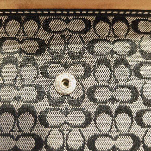 Coach Signature Canvas Wallet - Picture 4 of 6